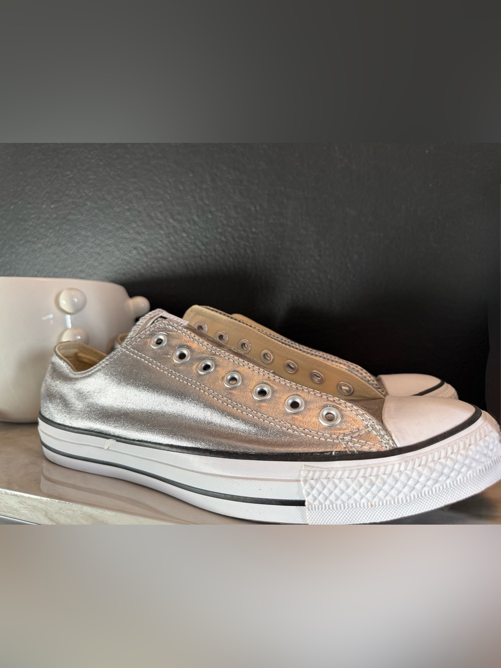 Converse men/womens Low-Top Metallic Silver Sneakers